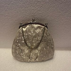 Vintage 1940s/50s shinny silver handbag clutch
